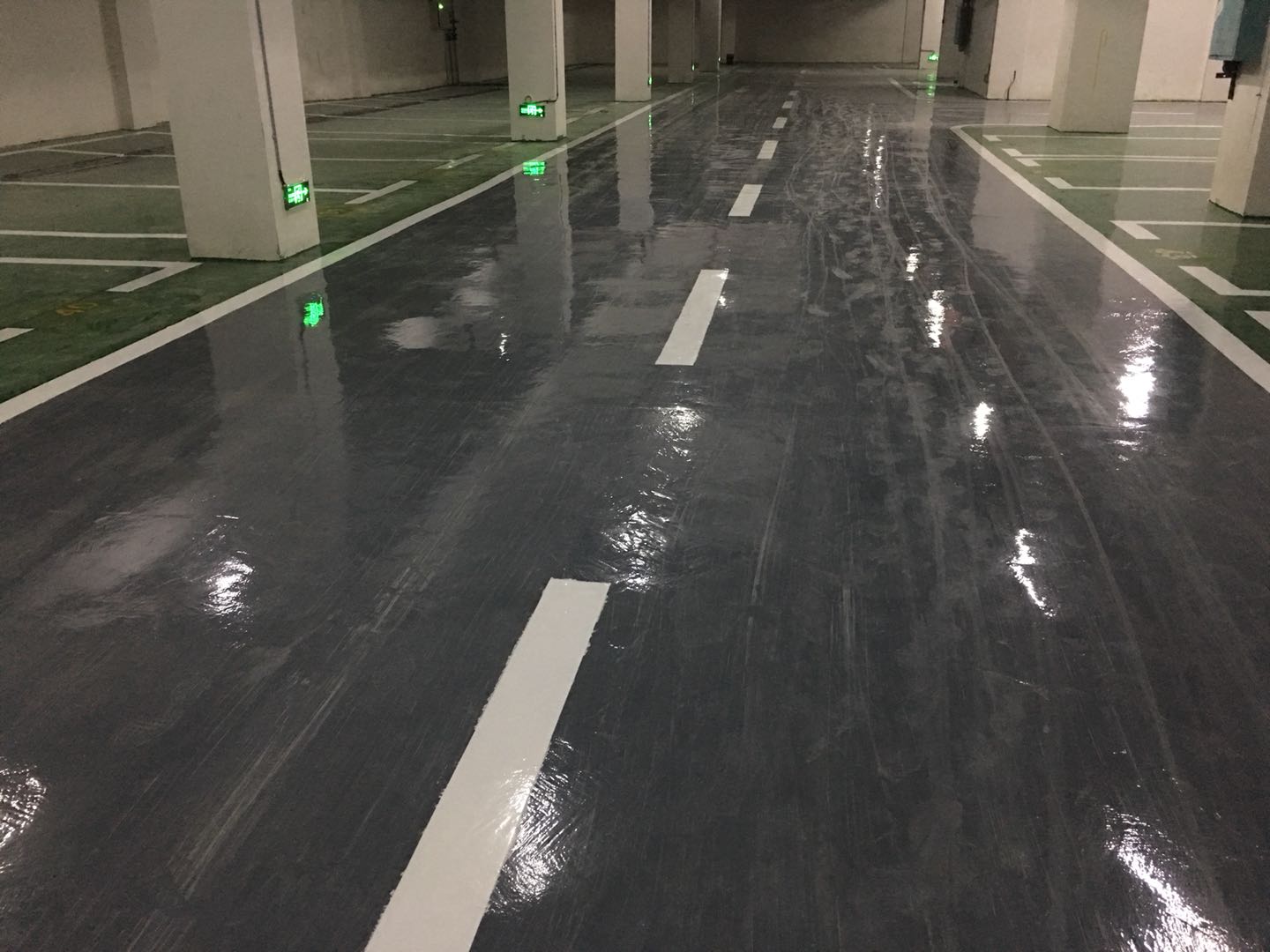 芷江县地下车库环氧地坪完工绿色环保健康正有体育